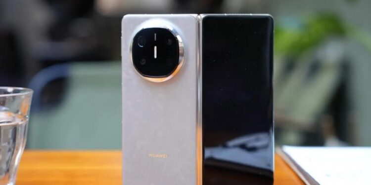 **Huawei Mate X6 recenzija 2026: Revolucionarni foldable za profesionalce i ljubitelje tehnologije**