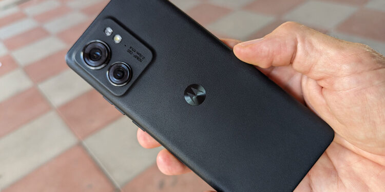 Motorola Edge recenzija