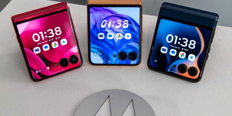 # Motorola Razr+ 2025 recenzija: Najbolji srednji sklopivi telefon za 2025. godinu?