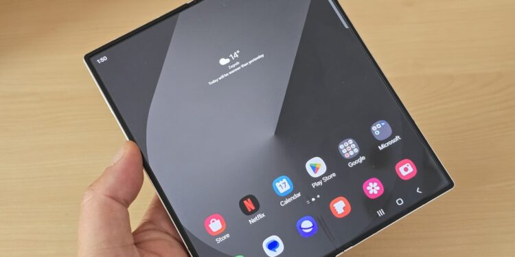 Recenzija Samsung Galaxy Z Fold6: Evolucija ili revolucija preklopnog giganta?