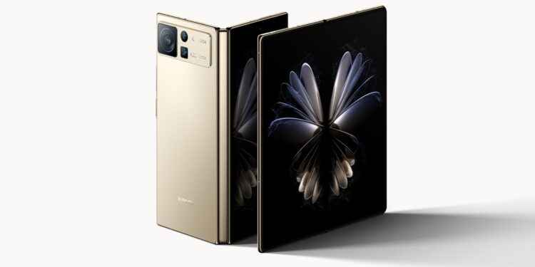 Xiaomi Mix Fold 2: detaljan pregled sklopivog telefona i njegovih performansi U ovom detaljnom pregledu ispitujemo koliko je Xiaomi Mix Fold 2 praktičan za svakodnevnu upotrebu te koliko dobro funkcionira sklapanje i otvaranje uređaja. Analiziramo zaslon, dizajn i mehanizam kako bismo utvrdili je li ovo najbolji izbor u kategoriji sklopivih telefona. Procjenjujemo performanse, bateriju i trajnost punjenja uz MIUI prilagođen za veliki format zaslona. Uz zaključke o cijeni i vrijednosti, završavamo s preporukama za različite vrste korisnika.